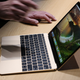 Imagen para el artículo titulado Probamos el nuevo MacBook: precioso y ligero, pero algo incómodo